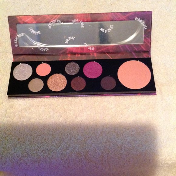 mac raver girls eyeshadow & highlighter palette